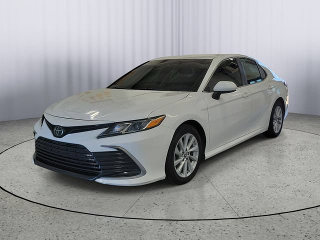 Used 2022 Toyota Camry LE FWD image 4