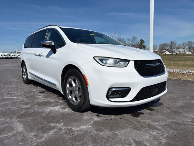 Used 2023 Chrysler Pacifica Limited image 5
