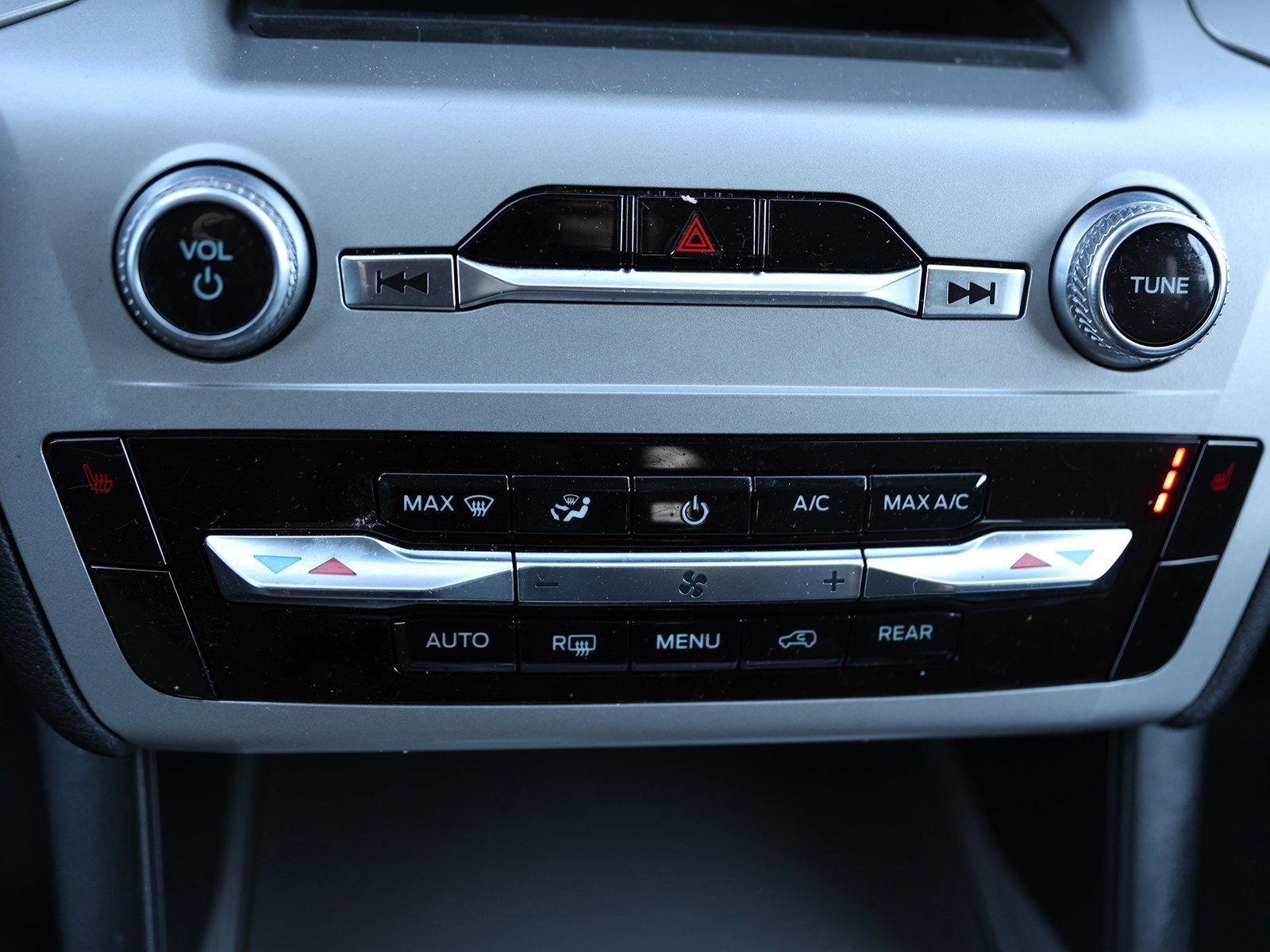 Certified 2023 Ford Explorer XLT image 30