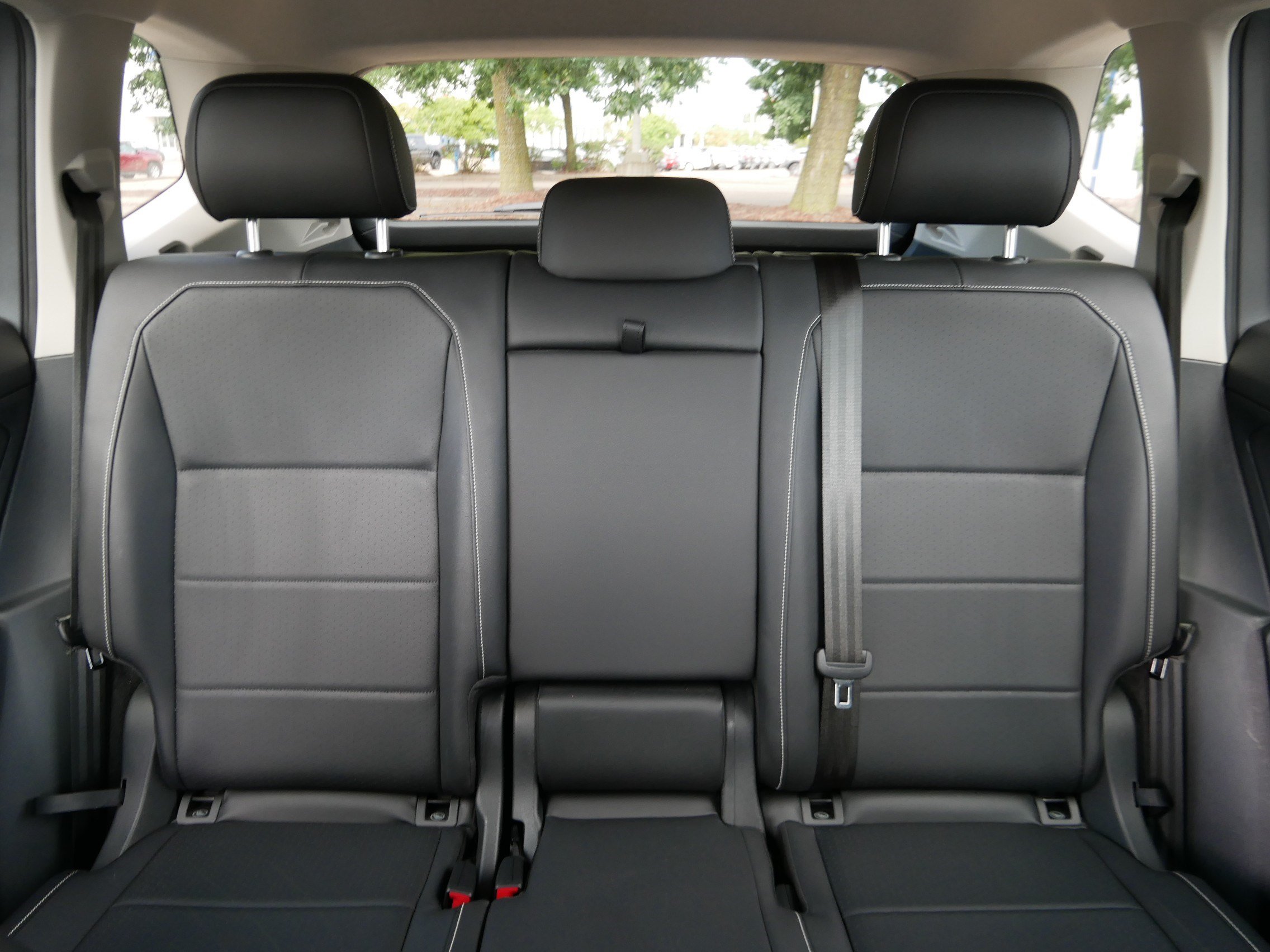 Used 2021 Volkswagen Tiguan SE AWD/4WD image 13