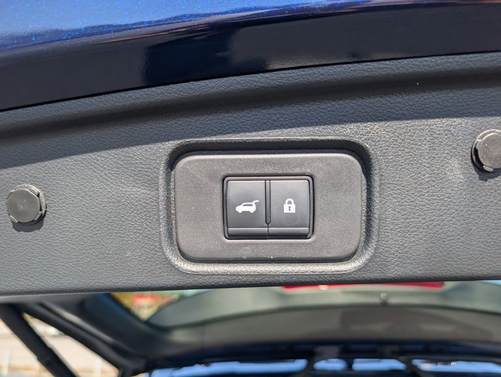 Used 2025 Nissan Pathfinder SV w/ SV Premium Package FWD image 25