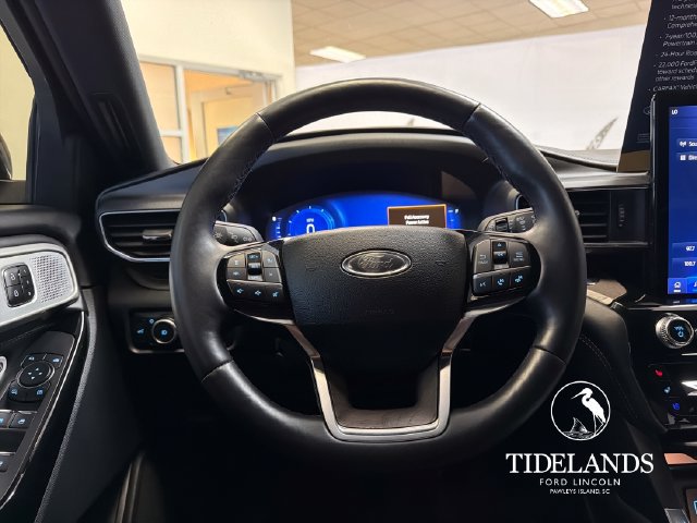 Certified 2023 Ford Explorer Platinum w/ Technology Package AWD/4WD image 18