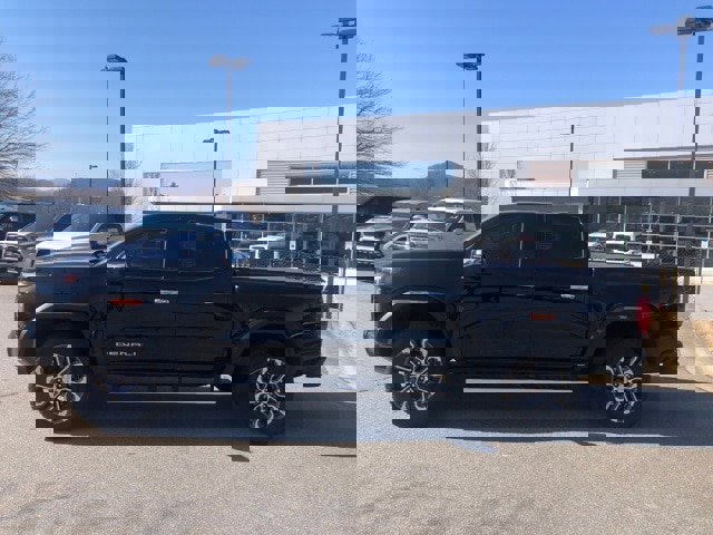 Used 2023 GMC Canyon Denali image 2