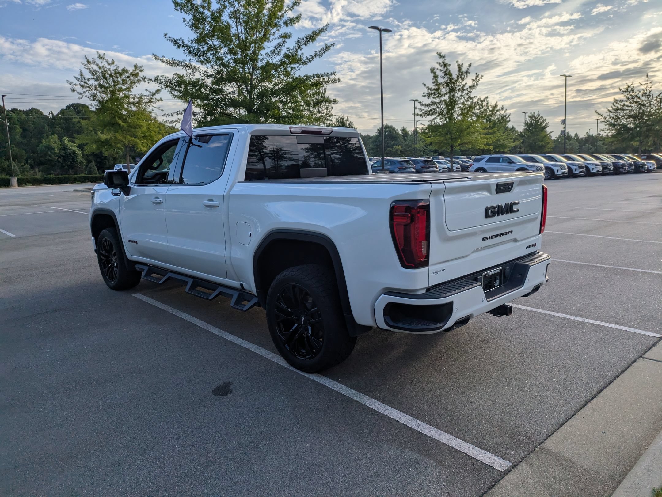 Used 2023 GMC Sierra 1500 AT4 w/ AT4 Preferred Package AWD/4WD image 6