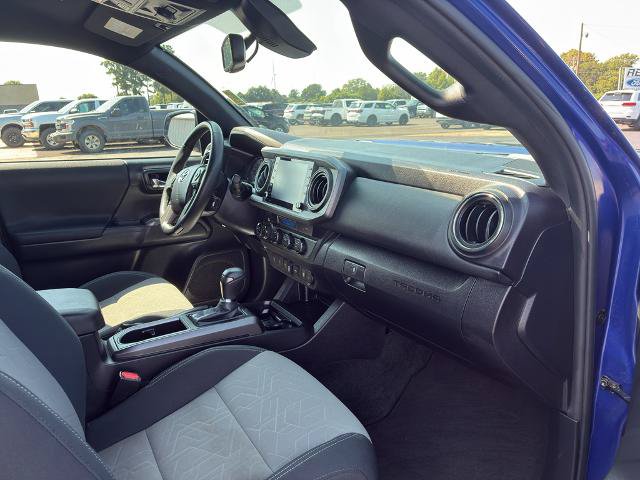 Used 2023 Toyota Tacoma TRD Off-Road w/ Technology Package AWD/4WD image 13