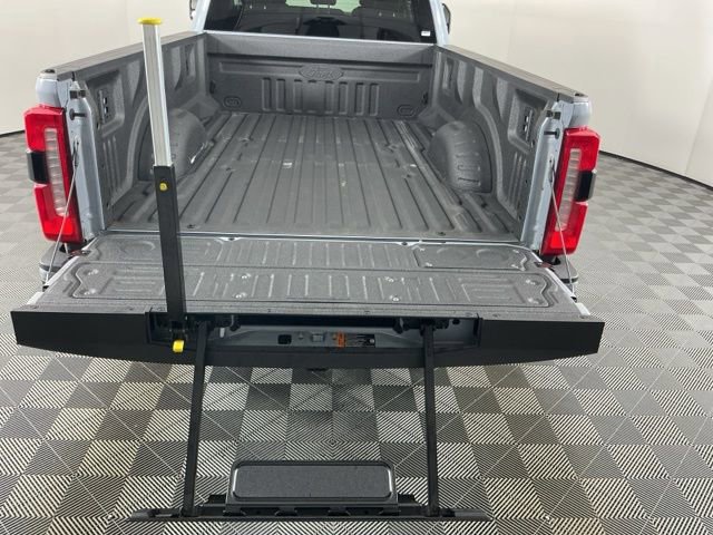 Certified 2025 Ford F350 Lariat w/ Black Appearance Package image 9