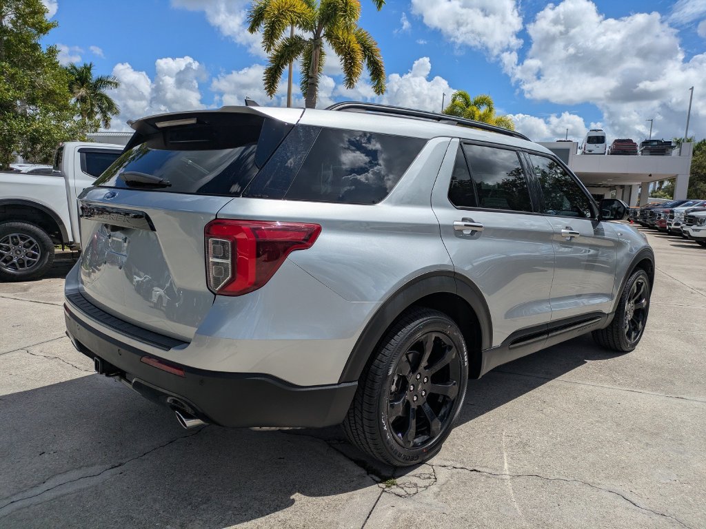 Certified 2024 Ford Explorer ST-Line w/ Class IV Trailer Tow Package RWD image 4