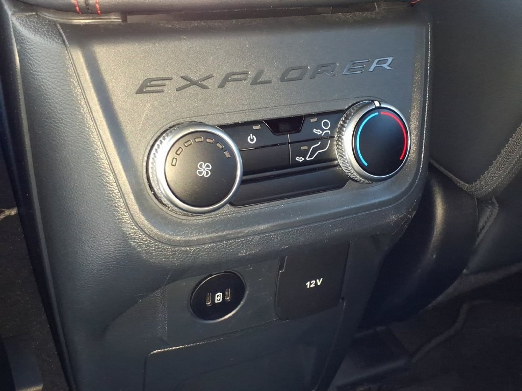Certified 2025 Ford Explorer ST-Line AWD/4WD image 17