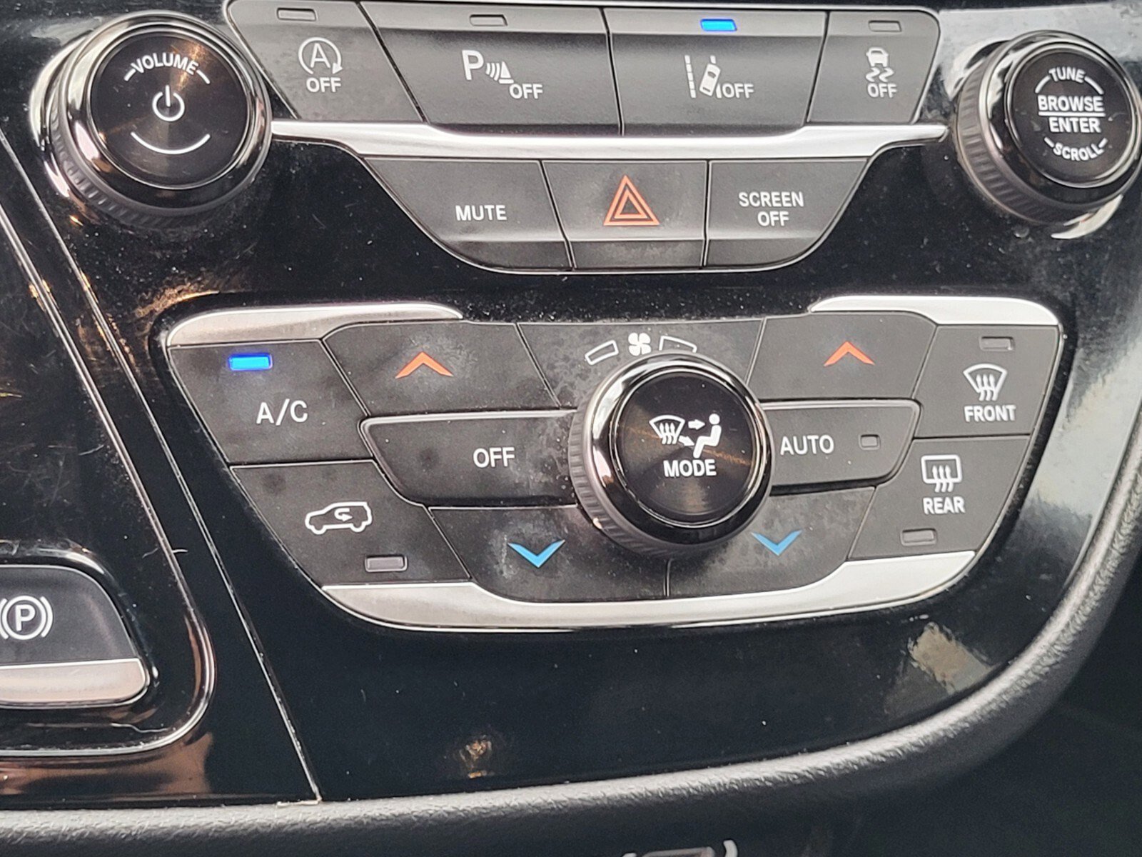 Used 2025 Chrysler Pacifica Select image 22