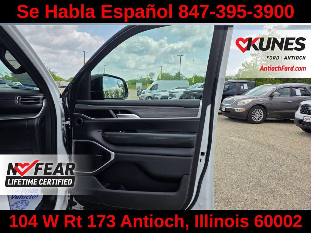 Used 2024 Jeep Wagoneer L Series II w/ Flexible Seating Group AWD/4WD image 37