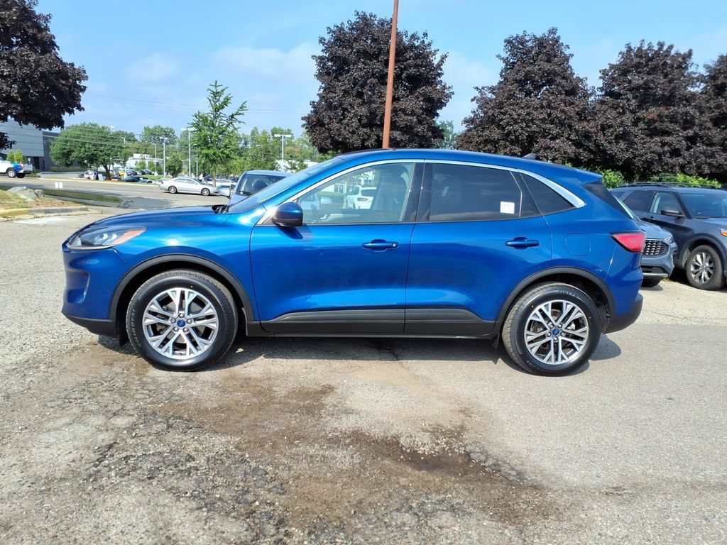 Certified 2022 Ford Escape SEL AWD/4WD image 2
