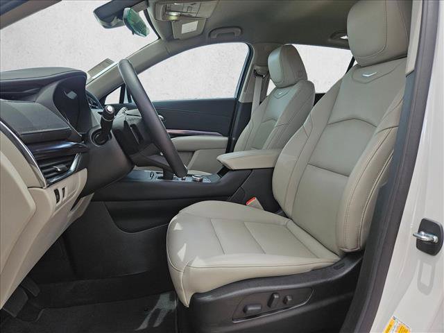 Used 2022 Cadillac XT4 Luxury w/ Cold Weather Package FWD image 11