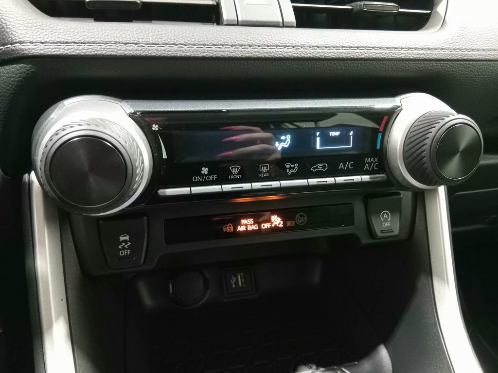 Used 2025 Toyota RAV4 LE FWD image 20
