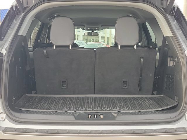 Certified 2022 Ford Explorer XLT w/ Equipment Group 202A AWD/4WD image 10