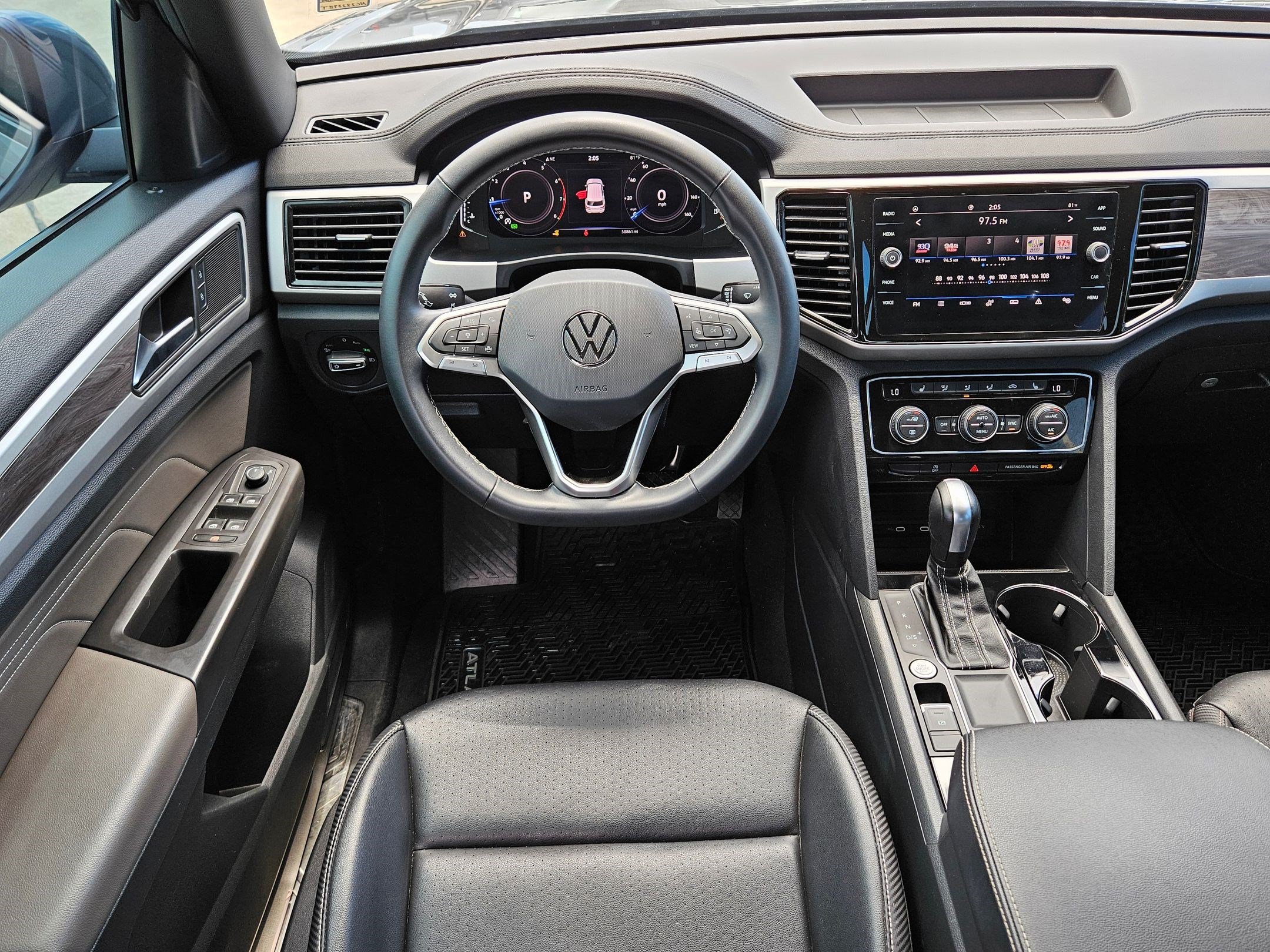 Used 2022 Volkswagen Atlas Cross Sport SE FWD image 29