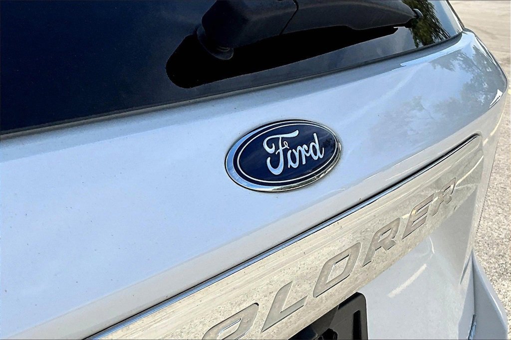 Certified 2022 Ford Explorer XLT w/ Equipment Group 202A image 32