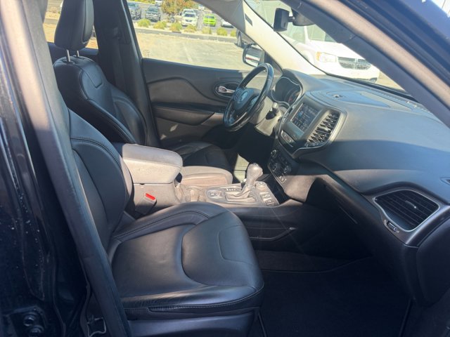 Used 2020 Jeep Cherokee Latitude Lux w/ Comfort/Convenience Group AWD/4WD image 19