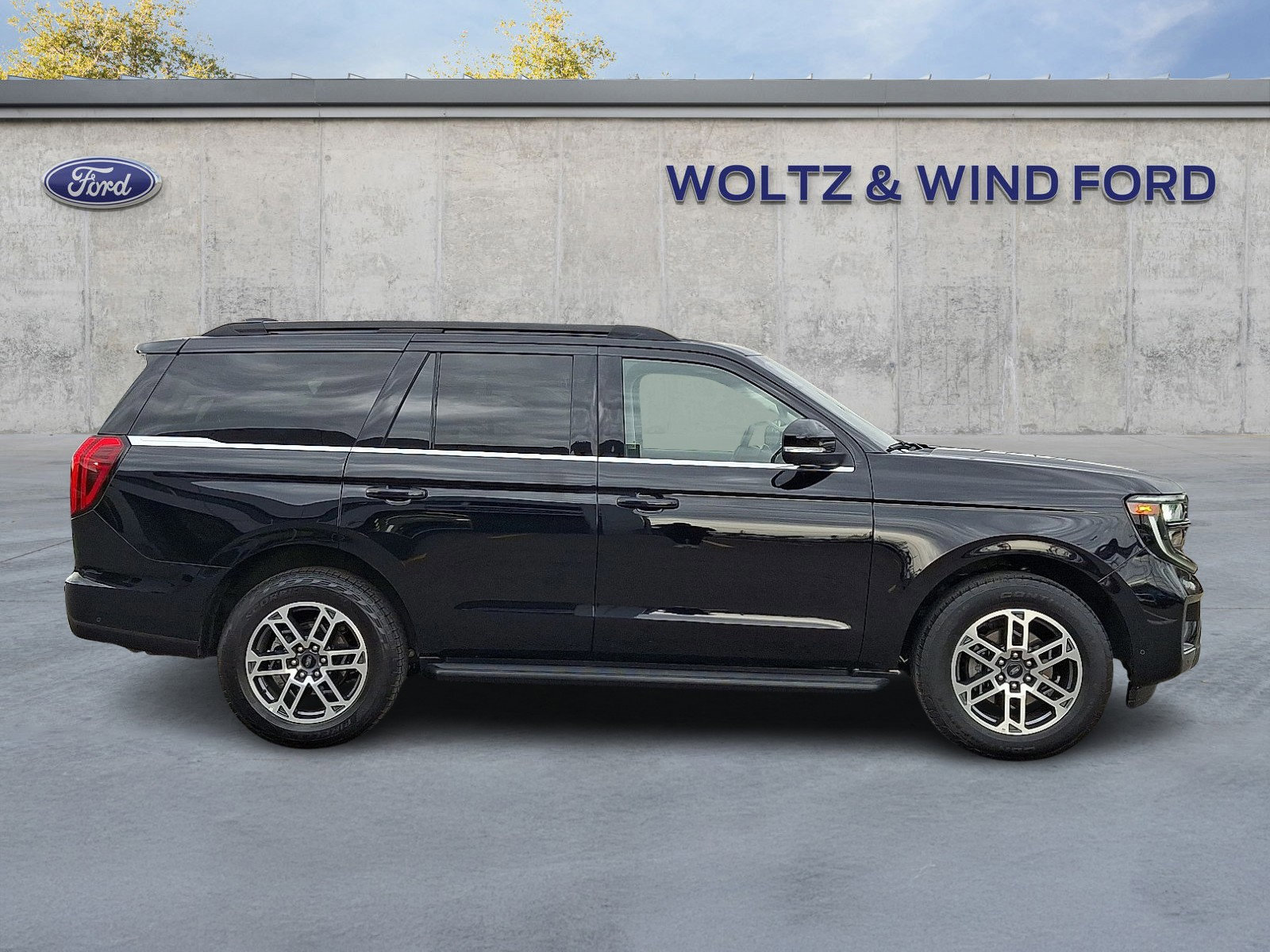 Certified 2025 Ford Expedition Active image 2