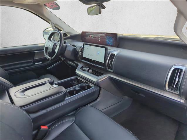 Certified 2025 Ford Expedition Max Platinum image 24