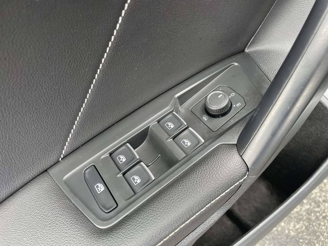 Used 2023 Volkswagen Tiguan SE w/ Panoramic Sunroof Package FWD image 18