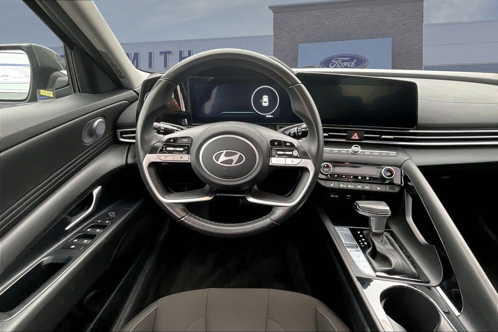Used 2025 Hyundai Elantra SEL FWD image 8