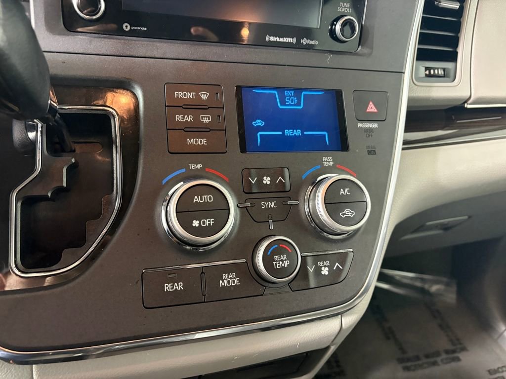 Used 2018 Toyota Sienna XLE w/ XLE Navigation Package image 20