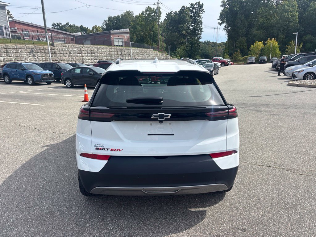 Used 2023 Chevrolet Bolt EUV Premier w/ Sun & Sound Package FWD image 5
