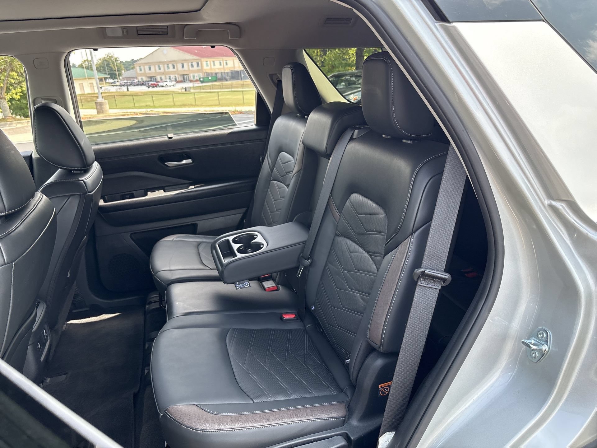 Used 2025 Nissan Pathfinder Platinum w/ Cargo Package AWD/4WD image 19