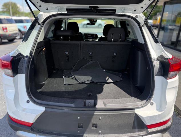 Used 2025 Chevrolet TrailBlazer LT AWD/4WD image 16