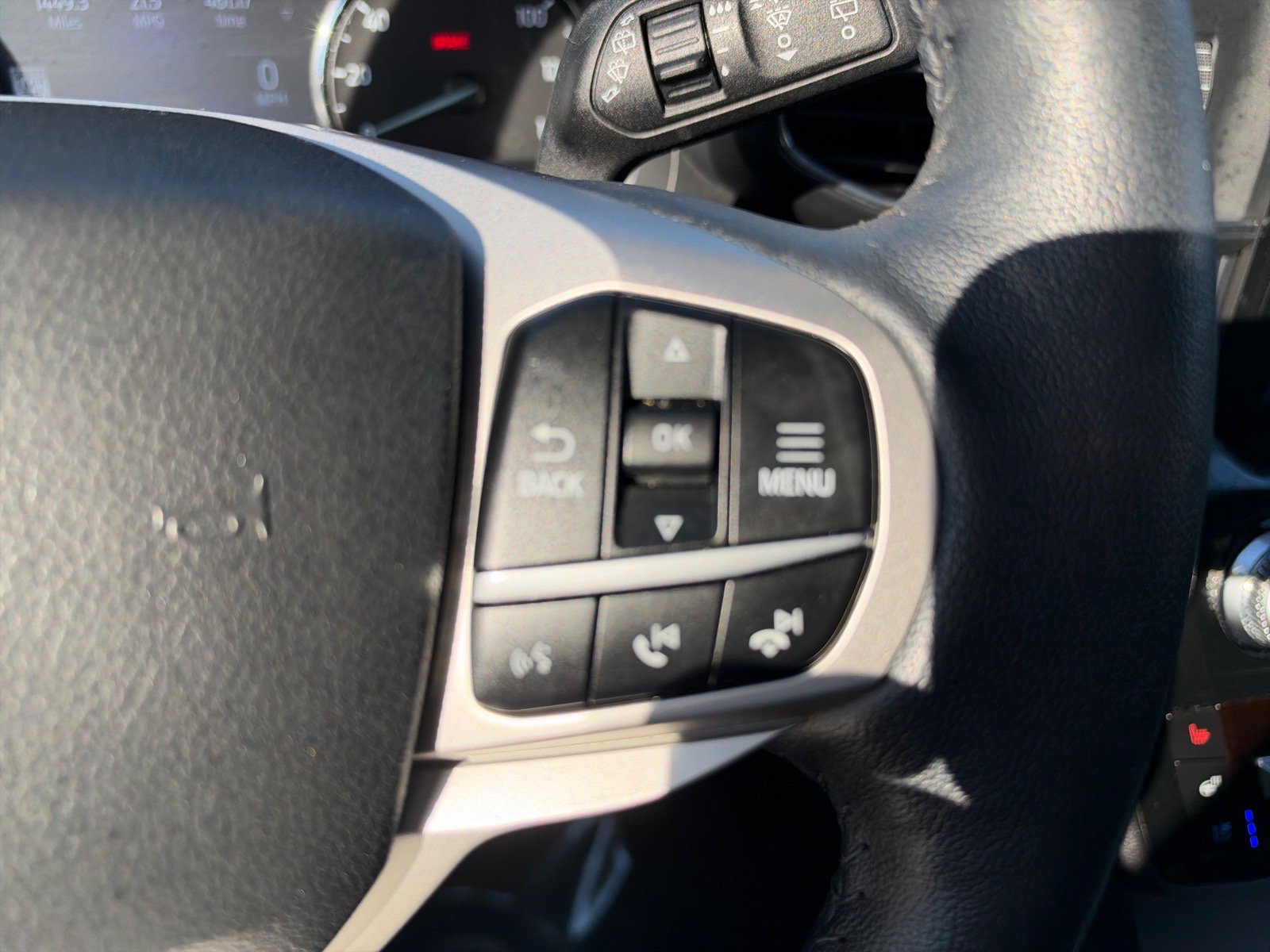 Certified 2023 Ford Explorer Limited w/ Limited Technology Package AWD/4WD image 31