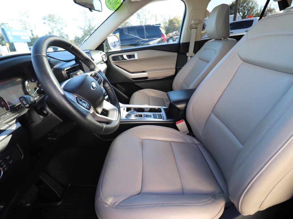 Certified 2022 Ford Explorer XLT w/ Equipment Group 202A image 8