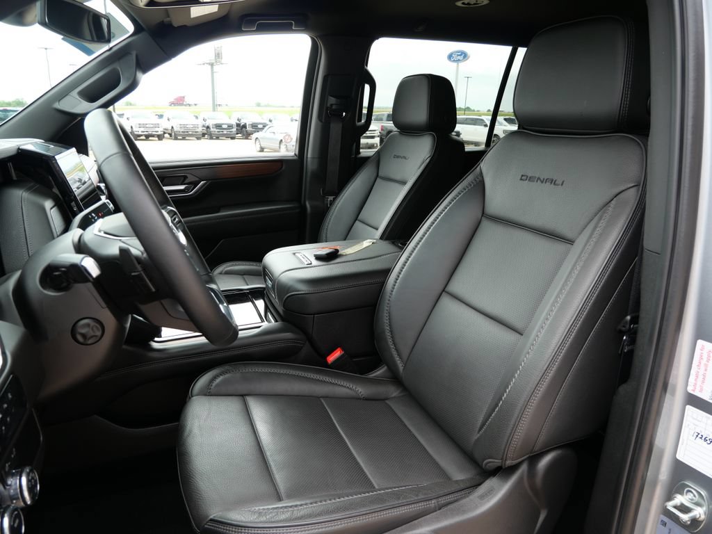 Used 2025 GMC Yukon XL Denali AWD/4WD image 25