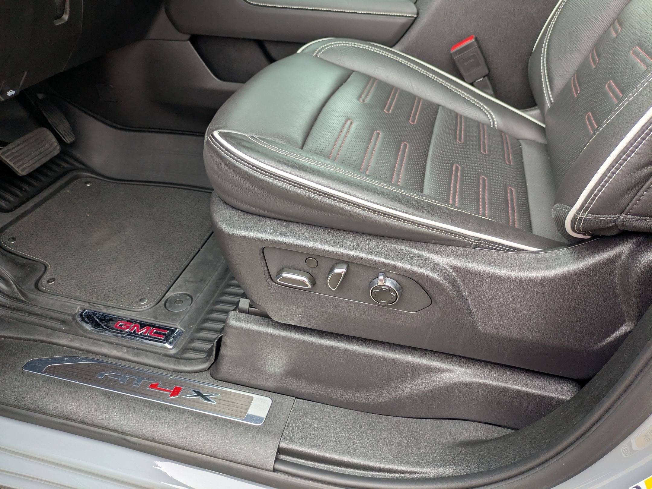 Used 2024 GMC Sierra 2500 AT4X AWD/4WD image 13