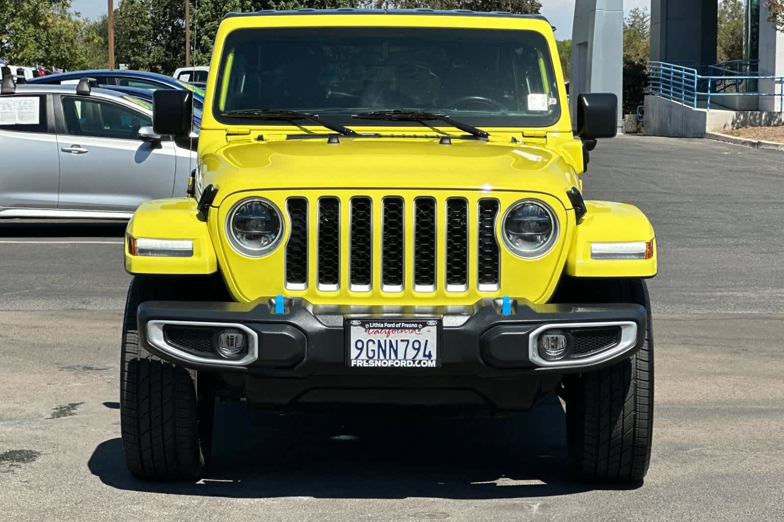 Used 2023 Jeep Wrangler Unlimited Sahara w/ Cold Weather Group AWD/4WD image 11