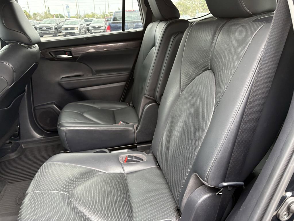 Used 2020 Toyota Highlander Limited image 21