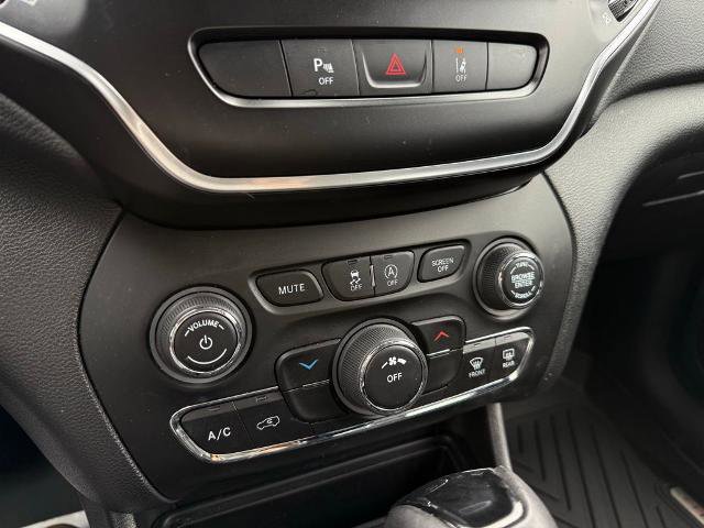 Used 2021 Jeep Cherokee Latitude Plus AWD/4WD image 22