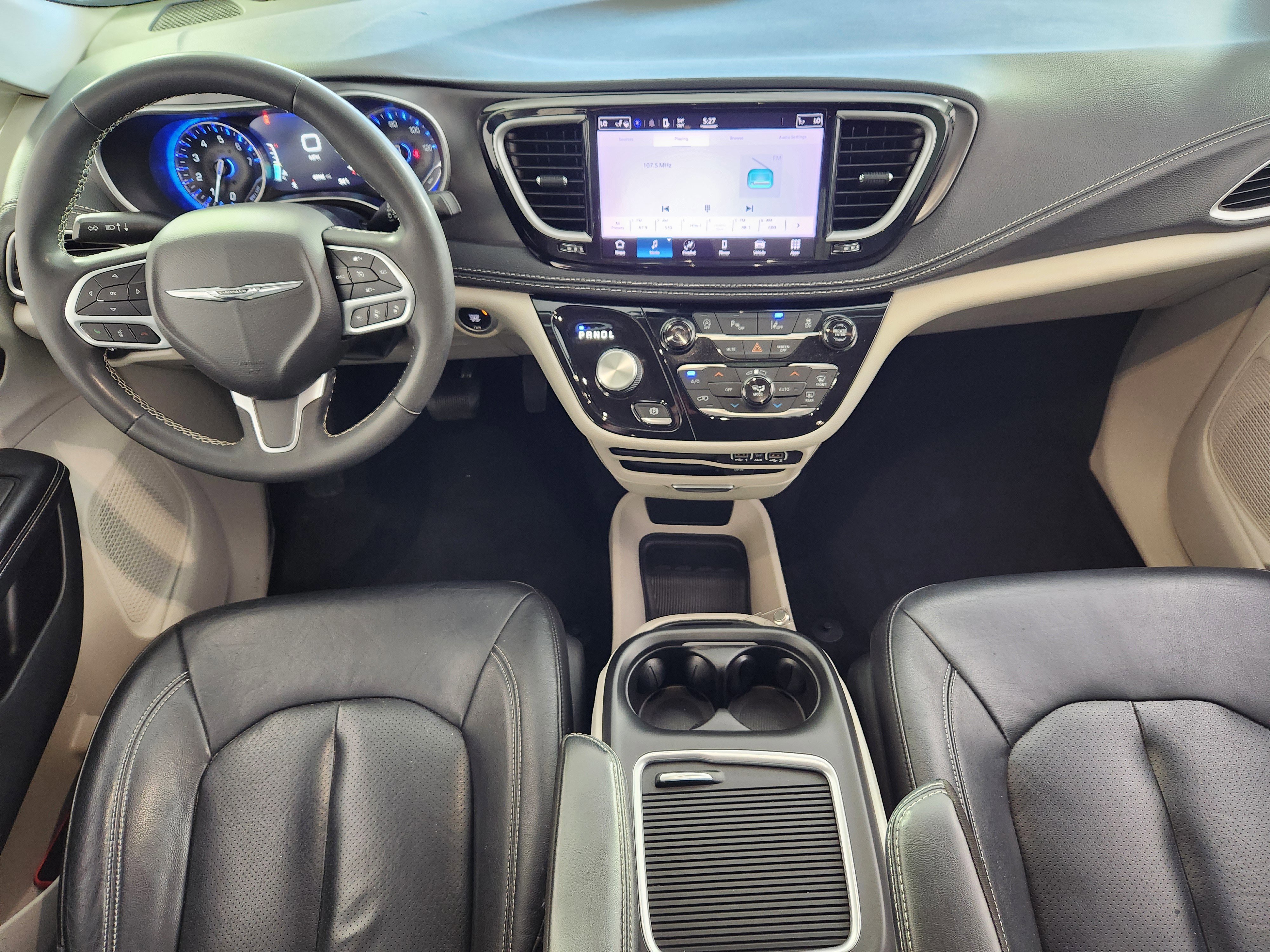 Used 2022 Chrysler Pacifica Touring-L image 15