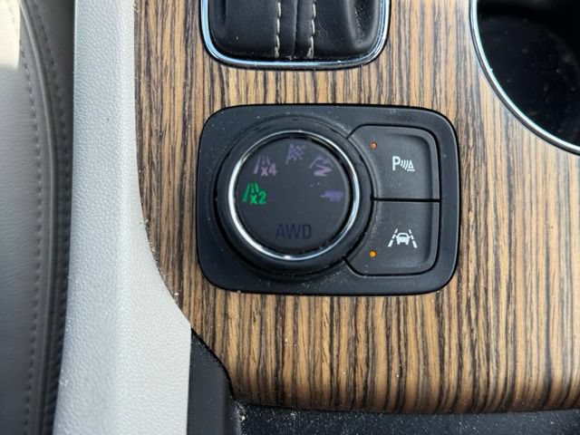 Used 2017 GMC Acadia Denali w/ Technology Package AWD/4WD image 32