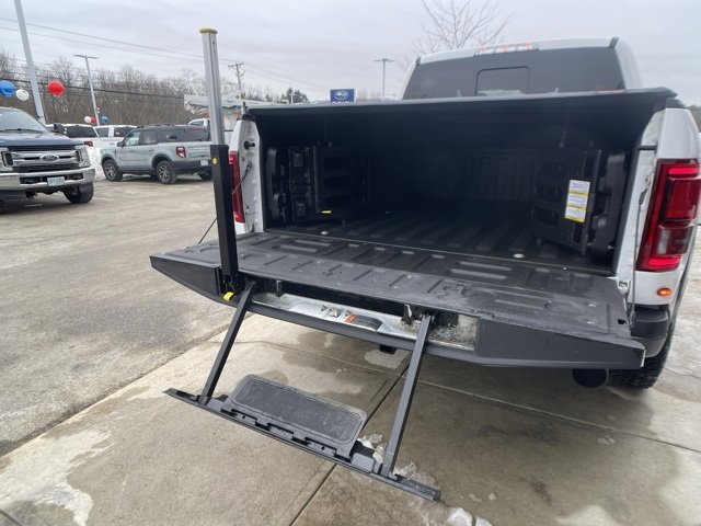 Certified 2017 Ford F150 Raptor w/ Equipment Group 802A Luxury image 42