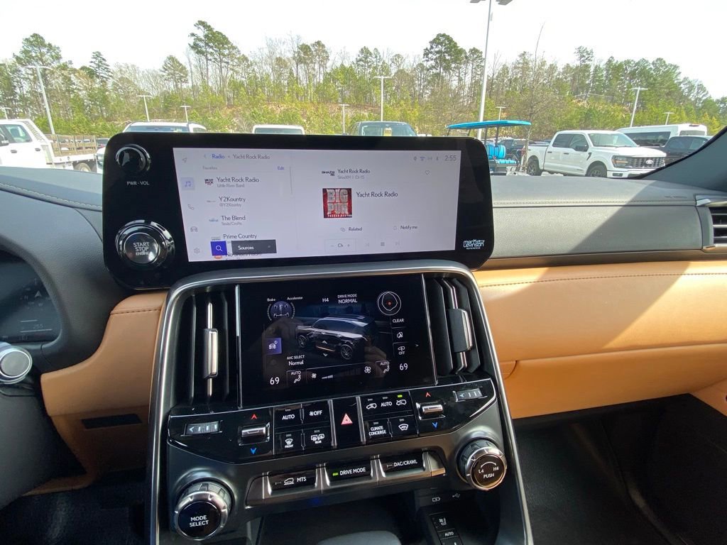 Used 2025 Lexus LX 600 4WD w/ Accessory Package (2T) image 15