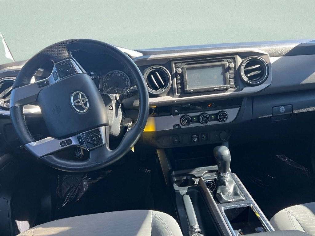 Used 2018 Toyota Tacoma SR5 RWD image 21