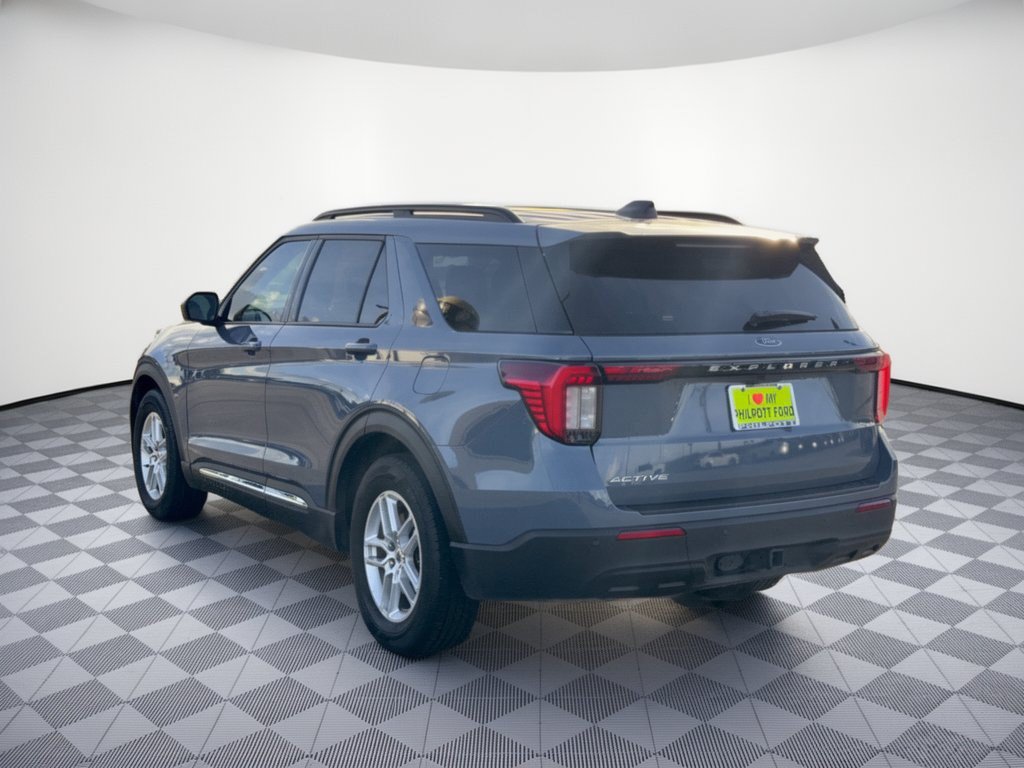 Certified 2025 Ford Explorer Active RWD image 3