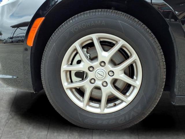 Used 2025 Chrysler Pacifica Select FWD image 10
