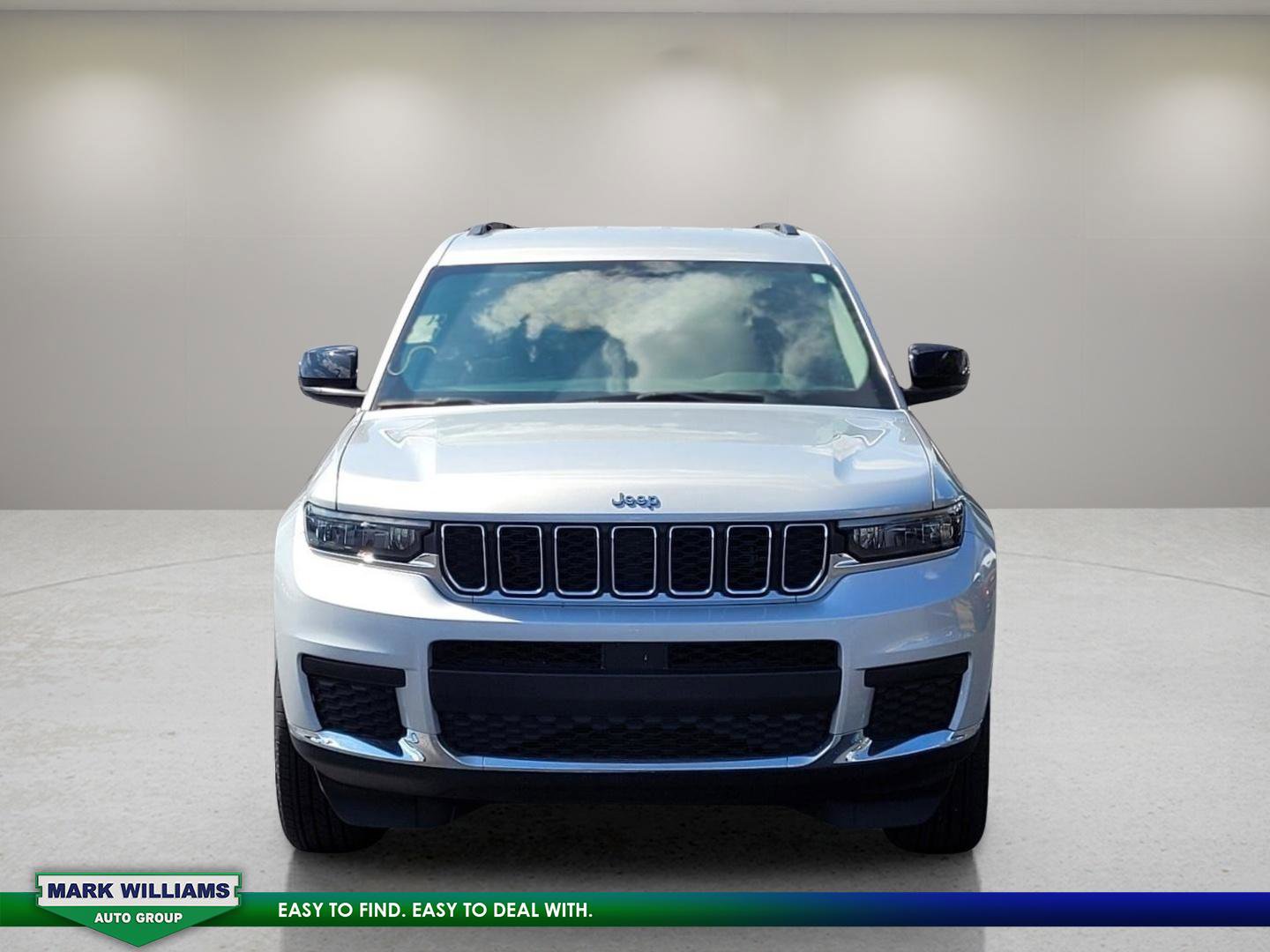 Used 2024 Jeep Grand Cherokee L Laredo image 2