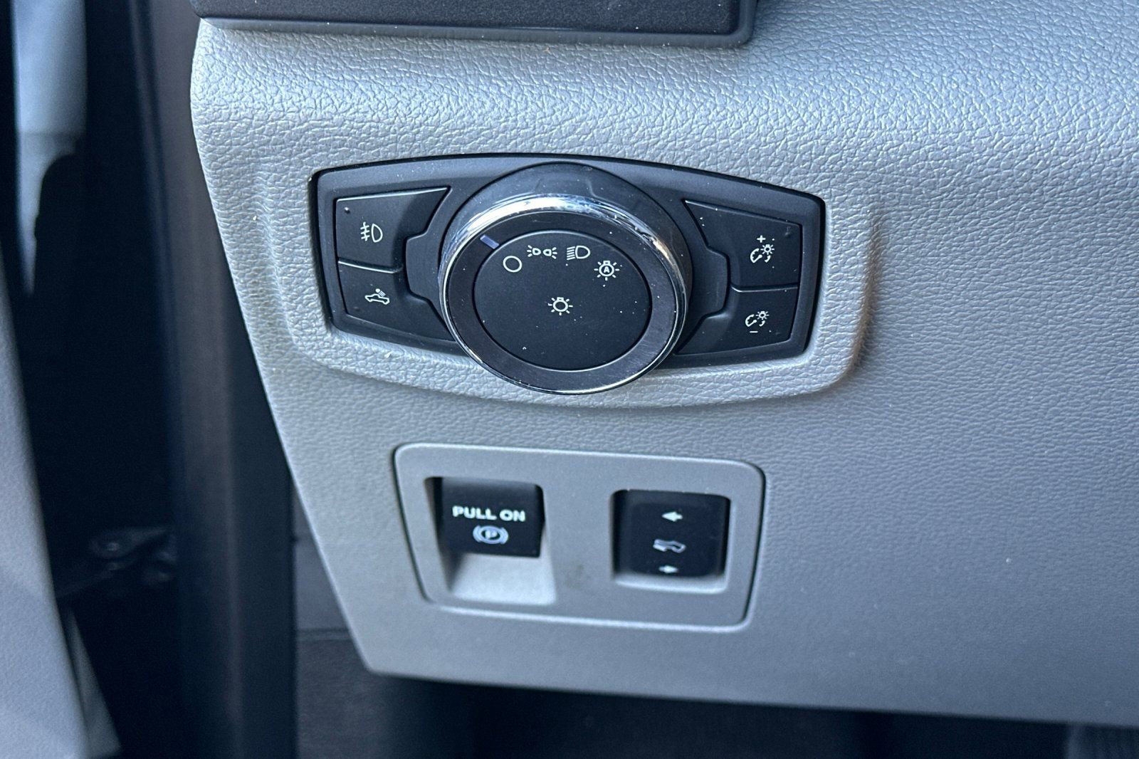 Certified 2018 Ford F150 XLT w/ Equipment Group 302A Luxury image 27