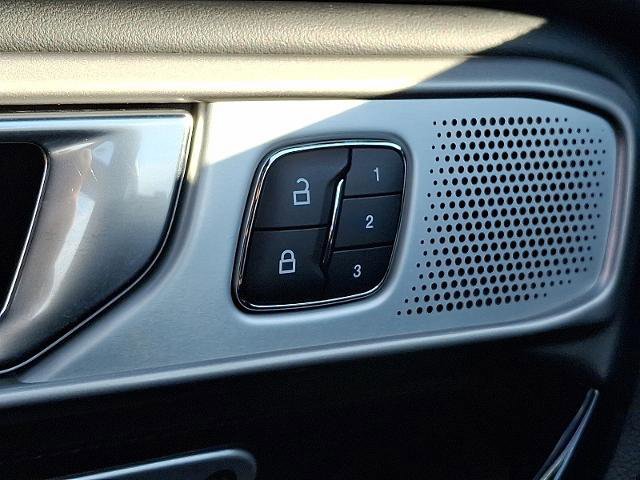 Certified 2021 Ford Explorer Platinum w/ Equipment Group 601A image 28