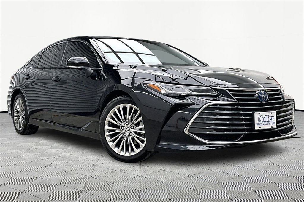Used 2022 Toyota Avalon Limited image 12
