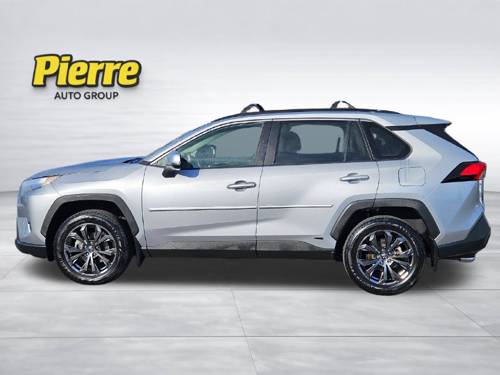 Used 2022 Toyota RAV4 XLE Premium AWD/4WD image 2