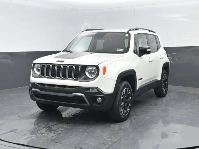 Used 2023 Jeep Renegade Latitude AWD/4WD image 4