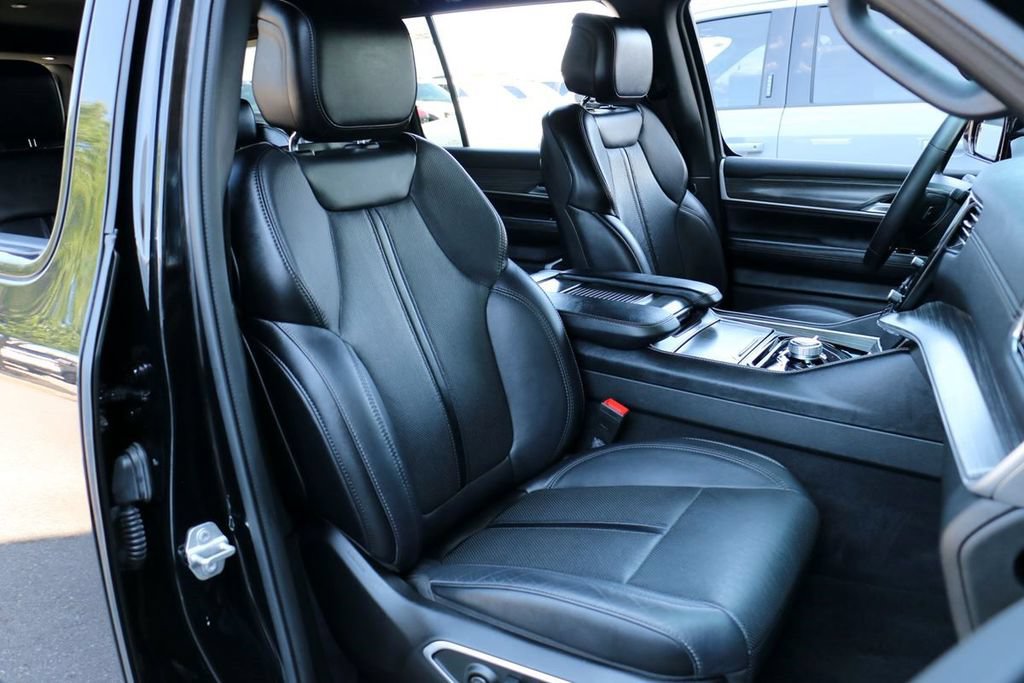 Used 2024 Jeep Wagoneer L Series II w/ Flexible Seating Group AWD/4WD image 32